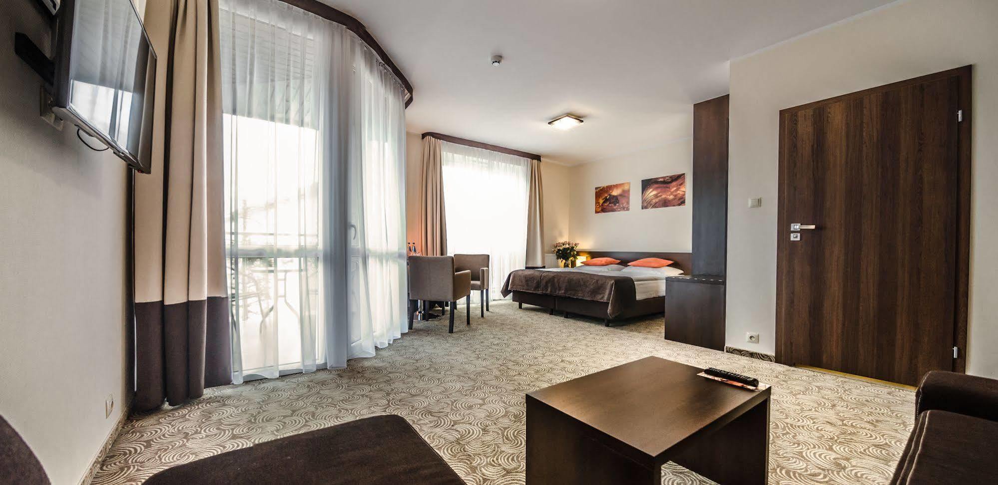 Hotel Emocja 3*